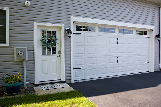 24/7 Emergency Garage Door Panel Replacement experts in Bourg, LA